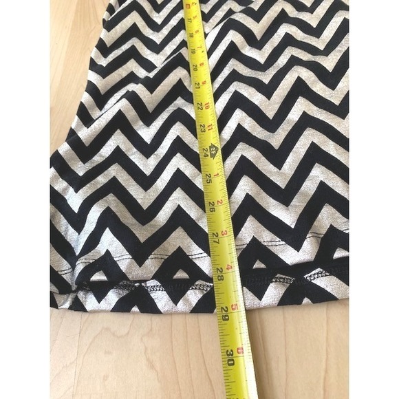 Women's 2XL Top Shirt Tank Metallic Silver Black Chevron City Indie Sleeze New - Picture 8 of 8
